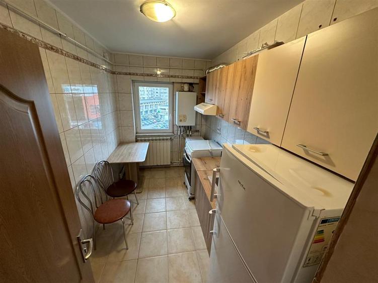Apartament cu 2 camere decomandat în Hala Centrală