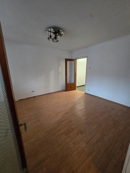Garsonieră de 34 mp, parter – ideală locuință sau sp. comercial – Sos Colentina - 1