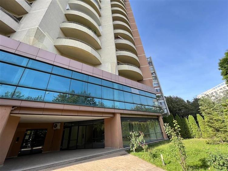 Vanzare Spatiu comercial stradal - Parter si Mezanin - 900 mp - 22