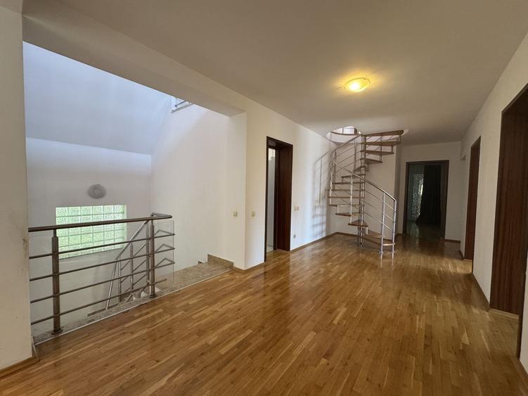 Vila clasica, spatioasa,  piscina, mobilata, langa Britsh School - 14