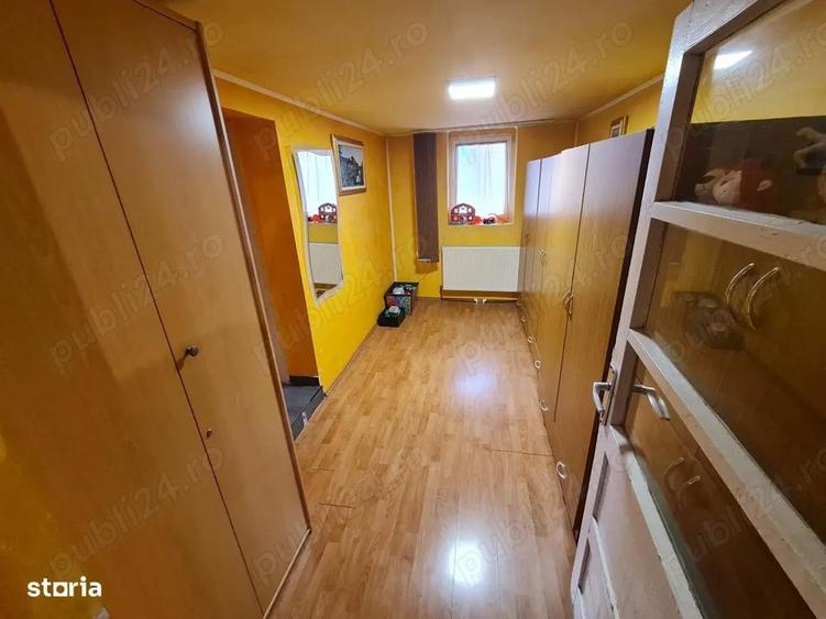 Casa cu teren mare. Casa se poate locui. Apa curenta, centrala termica curte mare plus livada. - 1