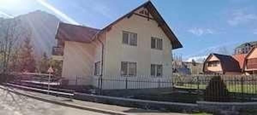 Casă cu 4 camere în Central