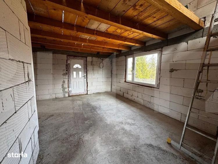 Casa la rosu cu mansarda, teren 450 mp, zona linistita Luizoaia ap - 1