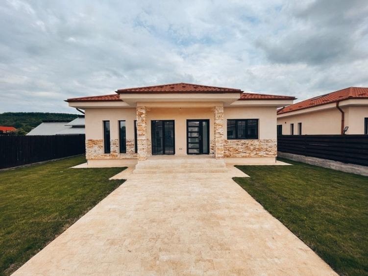 casa / vila Stefanesti , "La Cheie'' , finisaje + pozitie DEOSEBITA ! - 2