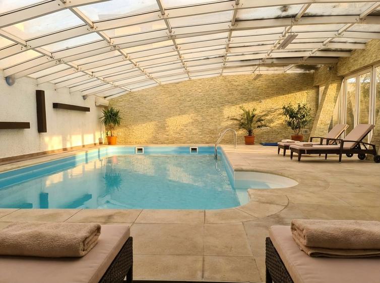 Casa ~ Piscina Acoperia ~ Garaj 2 Locuri ~ Teren 602 mp ~ Deosebita - 1