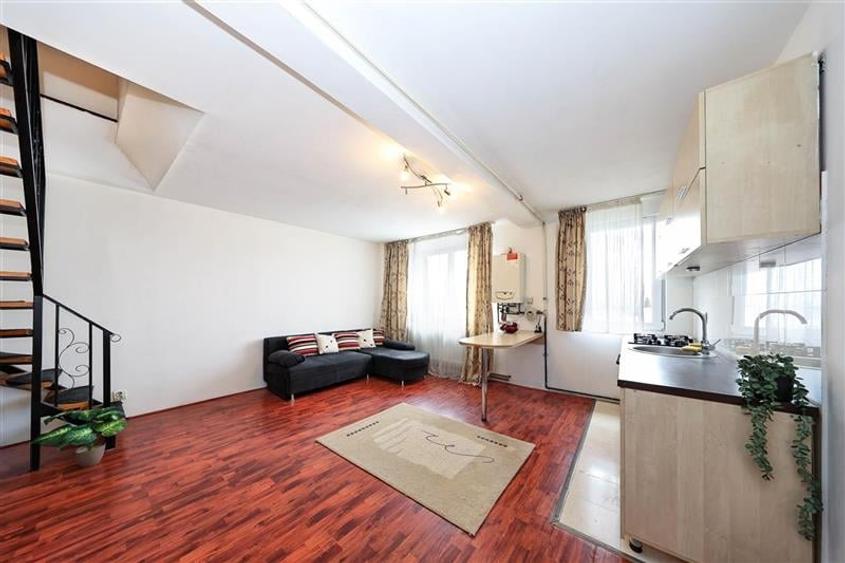 Vanzare apartament 2 camere, central , cu scara interioara
Comosion 0 % - 2