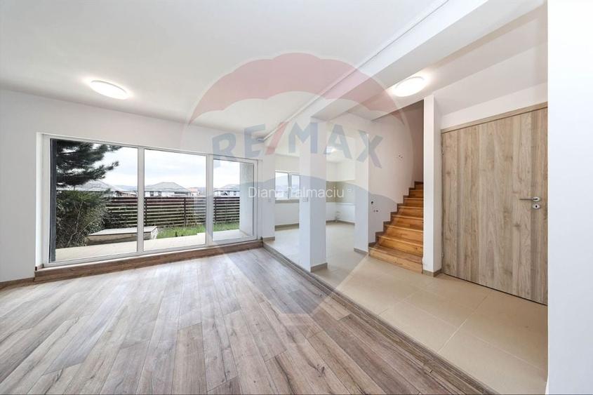 Casă cu 4 camere în Tărlungeni