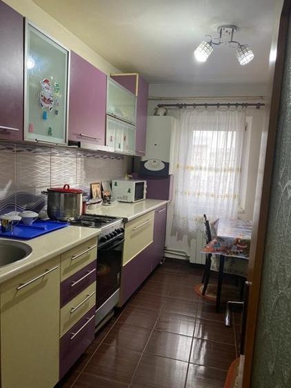 Apartament 3 camere zona Scolii 8 - 1