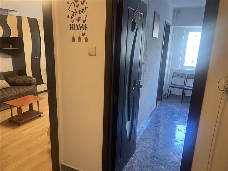 Garsonieră decomandată, mobilată în Tei