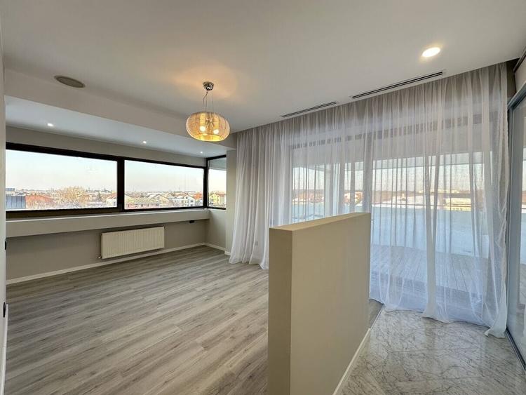 Apartament cu 4 camere, mobilat în Băneasa