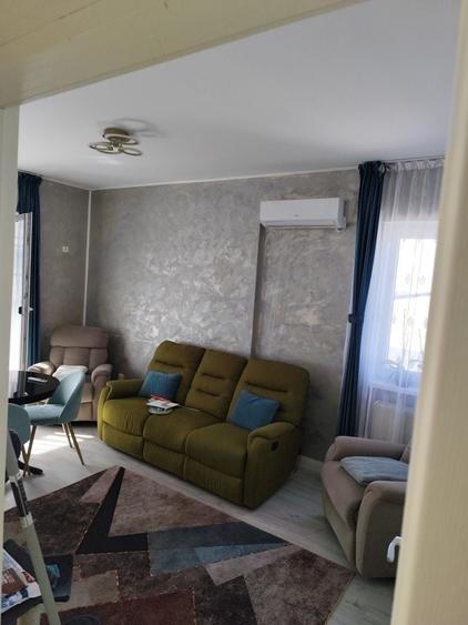 Apartament cu 3 camere decomandat în Roșu