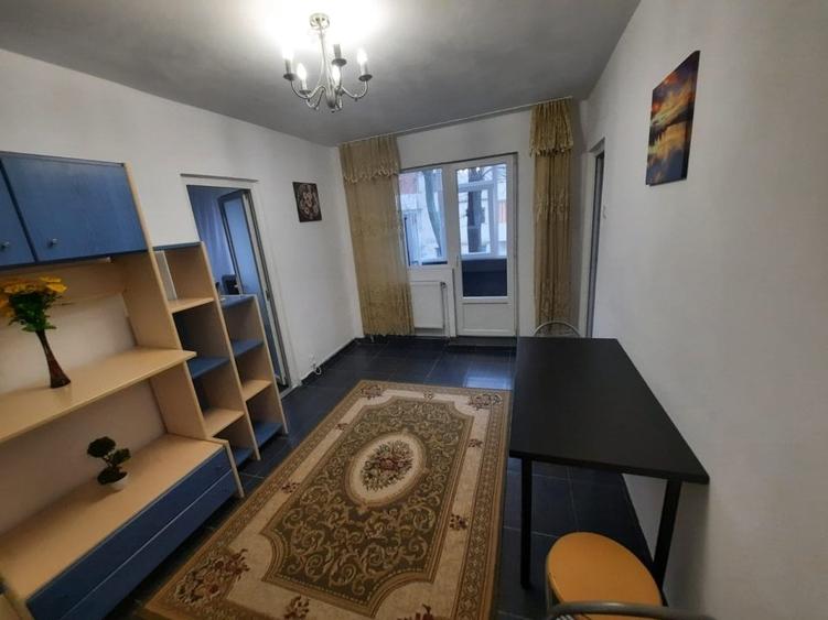 Apartament cu 2 camere semidecomandat, mobilat în Tătărași