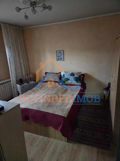 Apartament cu 3 camere decomandat în Rahova