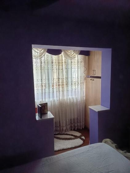 Apartament cu 3 camere decomandat, mobilat în Malu Roșu