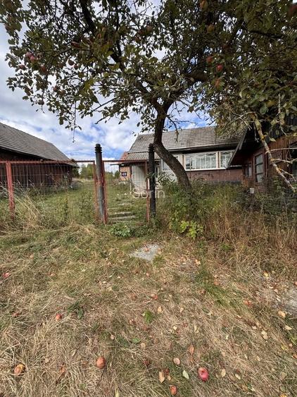 Particular vand casa, anexe , teren intravilan , , zona centrala .