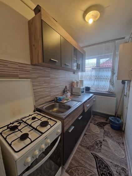 Apartament cu 2 camere semidecomandat, mobilat în Traian