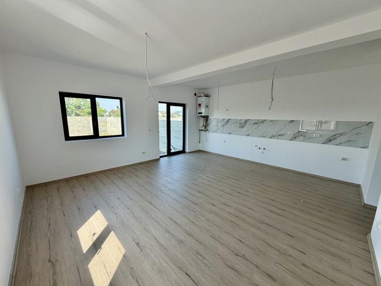 Duplex cu 4 camere cu Canalizare în Moșnița Nouă