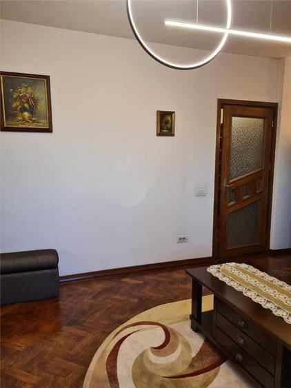 Apartament cu 3 camere decomandat în Podu Roș