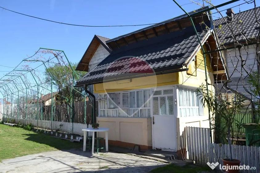 Casă cu 5 camere cu Teren 1842 Mp în Boboci