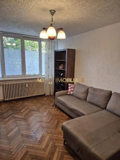 Apartament cu 2 camere decomandat, mobilat în Arcul de Triumf