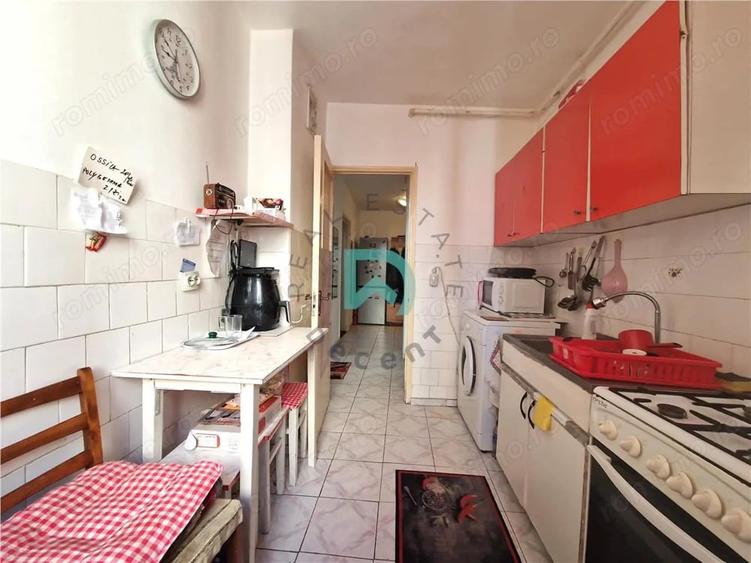 Apartament cu 3 camere decomandat în Astra