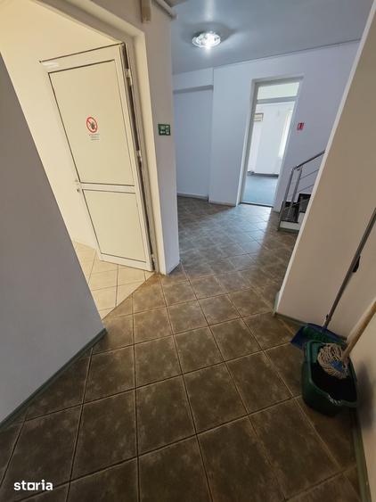 Casă cu 5 camere cu Teren 240 Mp în Vitan