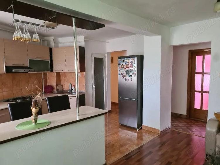 Apartament cu 4 camere decomandat în Central