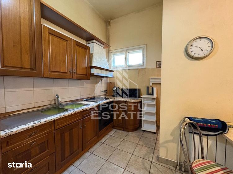 Casă cu 8 camere cu Teren 347 Mp în Iosefin