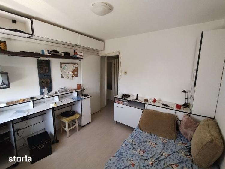 Apartament cu 3 camere semidecomandat, mobilat în Titan