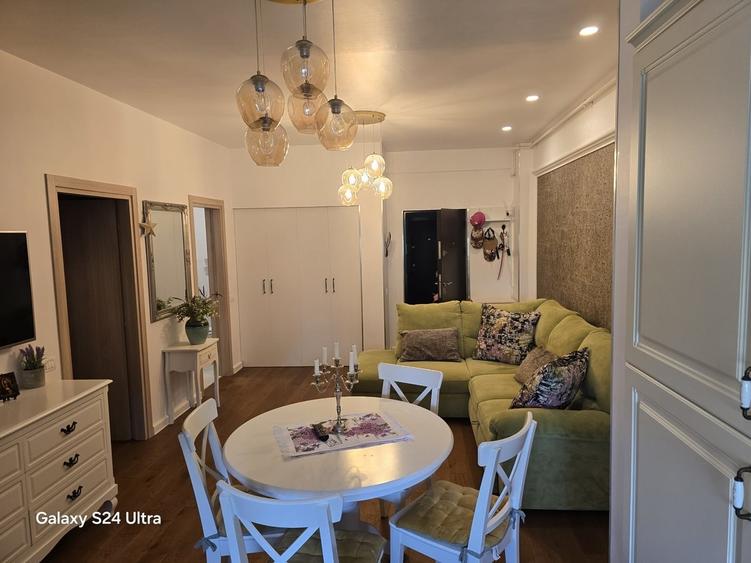 Apartament cu 2 camere semidecomandat, mobilat în Mamaia-Sat