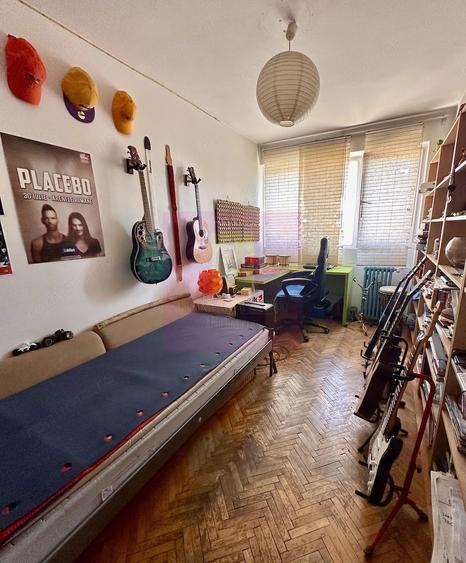 Apartament cu 3 camere semidecomandat în Mihai Bravu
