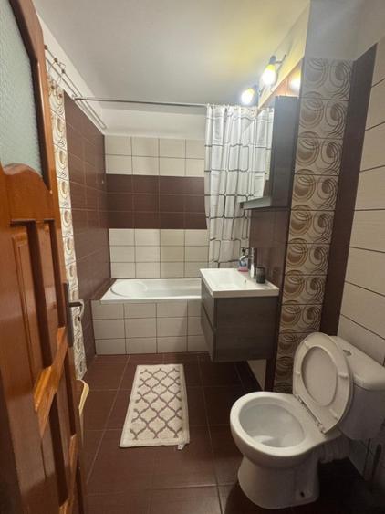 Apartament cu 3 camere decomandat în Paltiniș