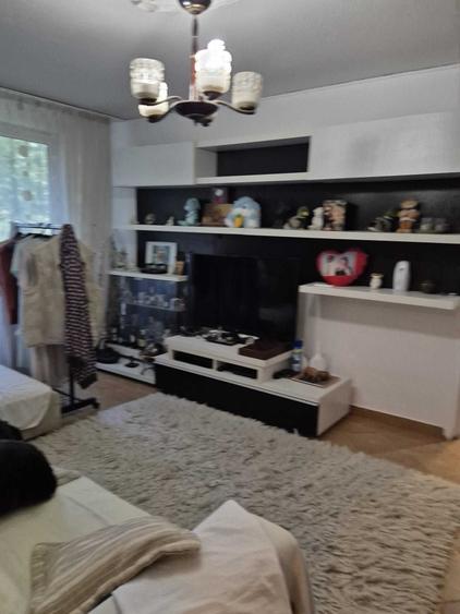 Apartament cu 3 camere semidecomandat în Drumul Găzarului
