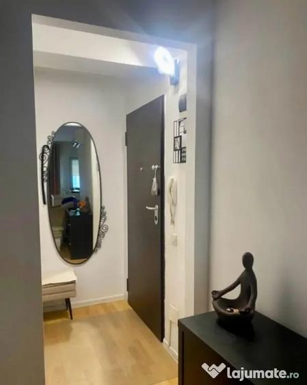 Apartament cu 3 camere semidecomandat în Străulești