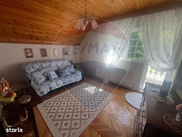 Casă cu 4 camere în Lepșa