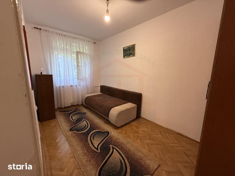 Apartament cu 3 camere semidecomandat în Micro 38