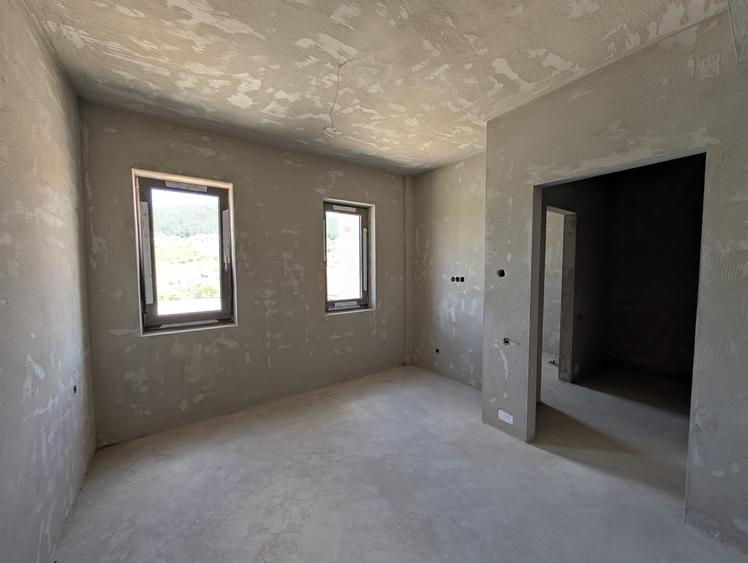 Duplex cu 5 camere cu Canalizare în Florești