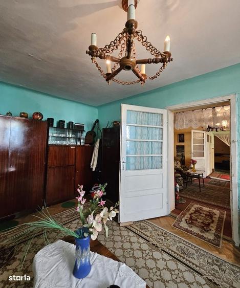 Apartament cu 4 camere semidecomandat în Central