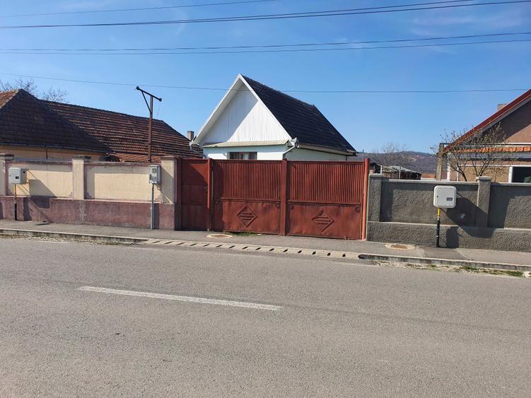 Casuta cu teren mare in Fughiu - 3