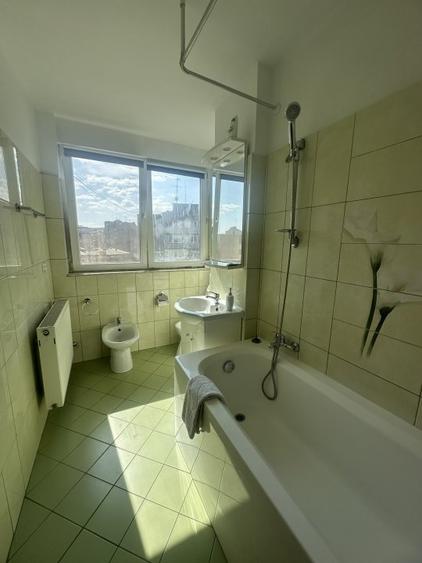 Apartament 2 dormitoare cu hol locuibil, 2 balc, centrala proprie, bloc solid - 18