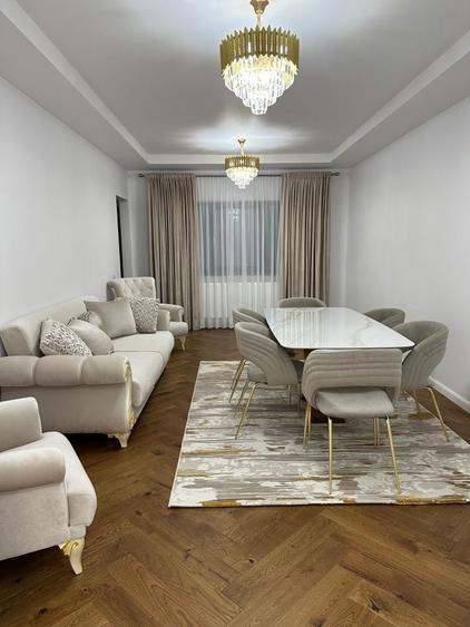 De vanzare apartament 3 camere - 2