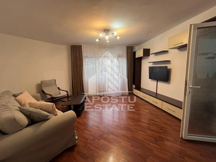 Apartament cu 3 camere, decomandat, centrala proprie, zona Soarelui - 1