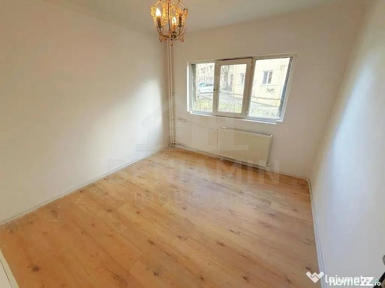 Apartament cu 4 camere decomandat în Valea Rosie