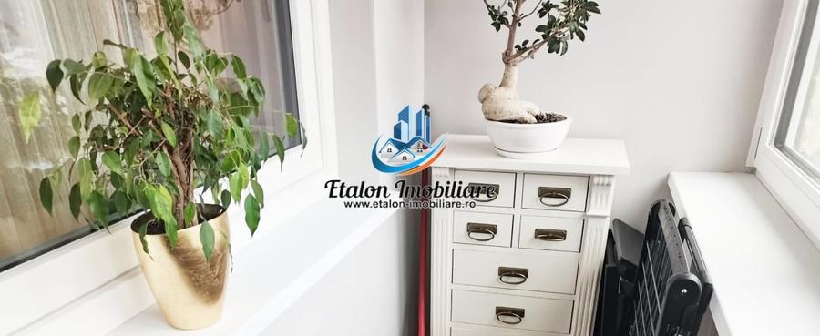 Apartament 3 camere semidecomandat, etaj 9, zona Spital - 12