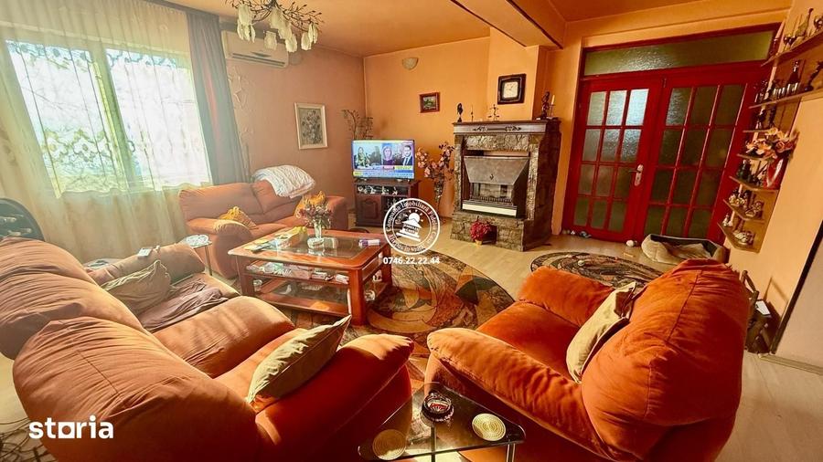 Casă cu 8 camere cu Teren 250 Mp în Păcurari