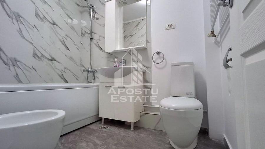 Apartament samanta cu 3 camere in zona Polivalenta - 16