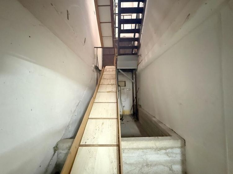 Spațiu industrial de &icirc;nchiriat - 1.690 mp, acces TIR- zona Fratelia - 14