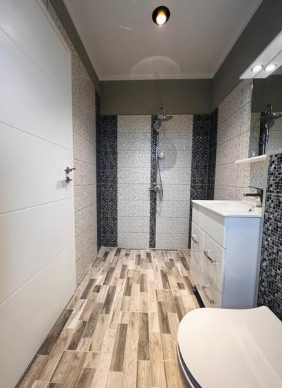Apartament de vanzare/COMPLET RENOVAT/Central Hărman - 3
