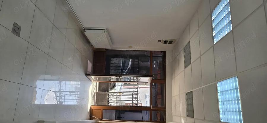 Spatiu comercial pentru inchiriat - 1