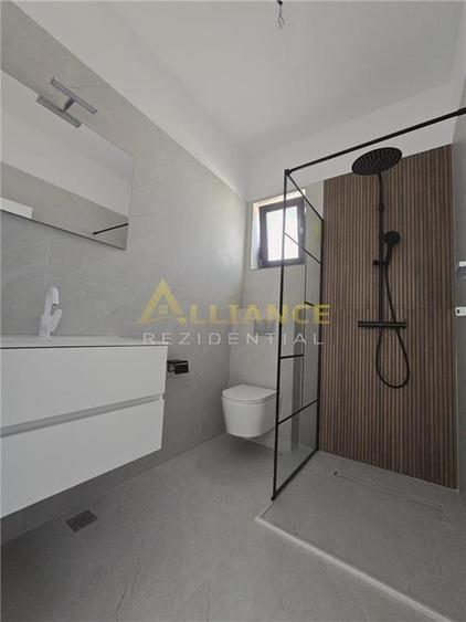 Casa individuala - 4 camere - panouri solare - gaz- curent - 5 min de STV - pod - 8